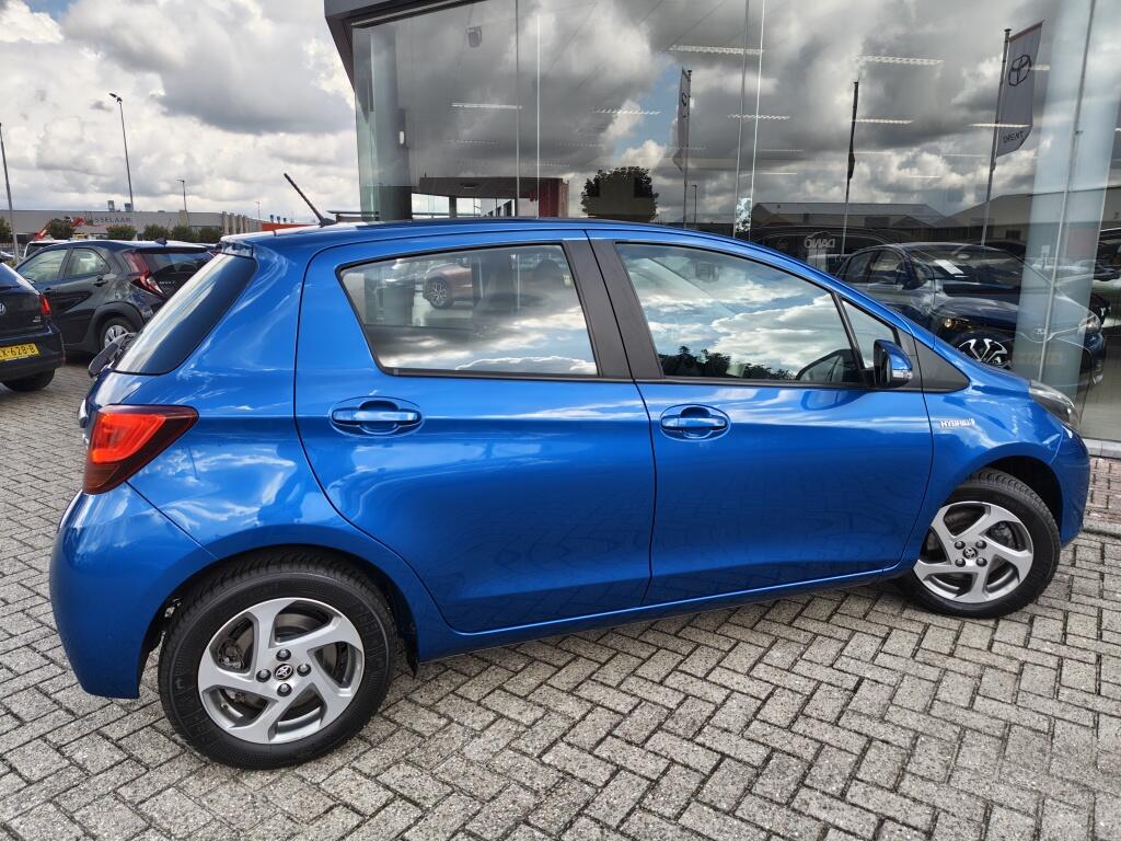 Toyota Yaris 1.5 Full Hybrid Dynamic | Cruise Control | Keyless Entry & Start | Airco - Image 5