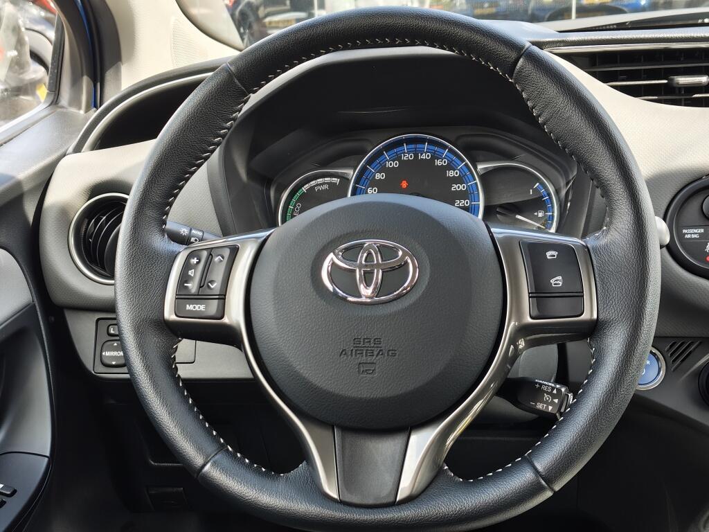 Toyota Yaris 1.5 Full Hybrid Dynamic | Cruise Control | Keyless Entry & Start | Airco - Image 9