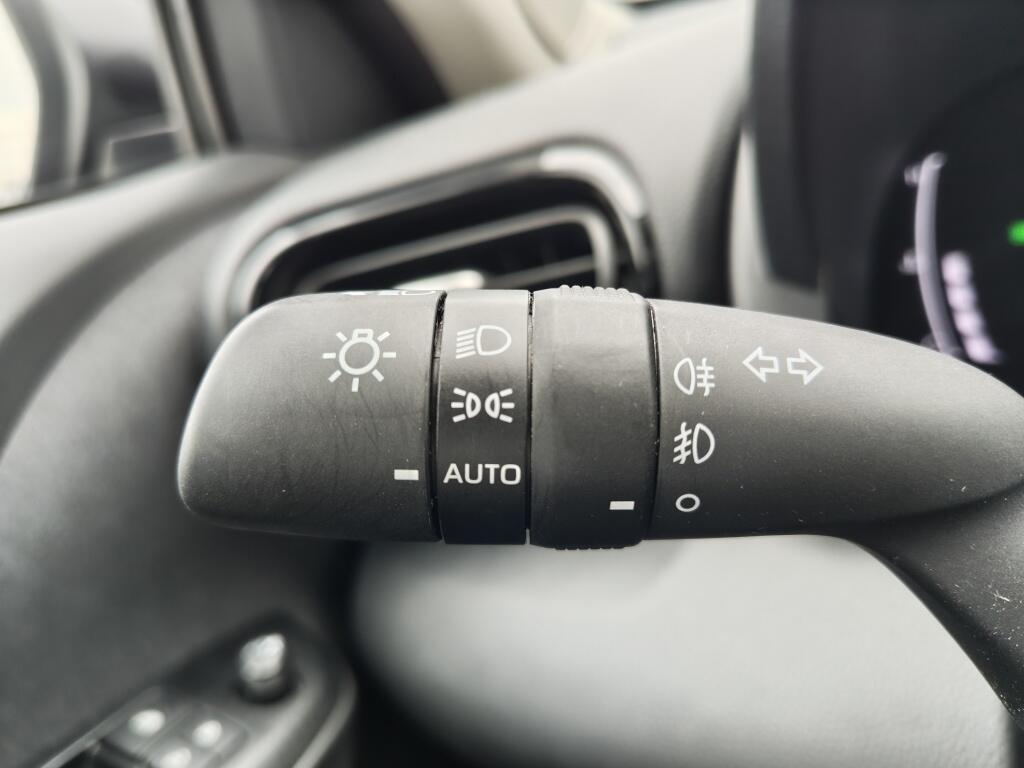 Toyota Yaris Cross 1.5 Hybrid 115 Active plus | Sensoren v/a | Draadloze Telefoonlader | Android Auto - Image 11