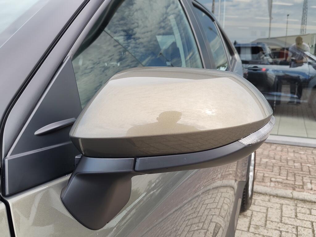 Toyota Yaris Cross 1.5 Hybrid 115 Active plus | Sensoren v/a | Draadloze Telefoonlader | Android Auto - Image 35