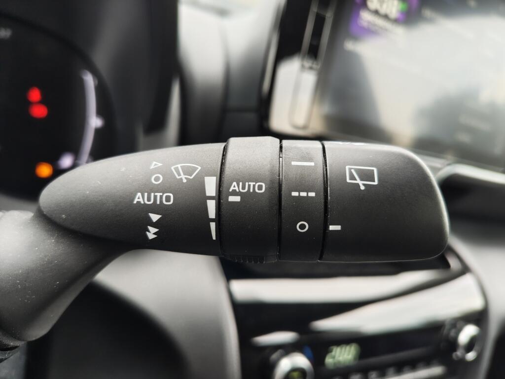 Toyota Yaris Cross 1.5 Hybrid 115 Active plus | Sensoren v/a | Draadloze Telefoonlader | Android Auto - Image 14