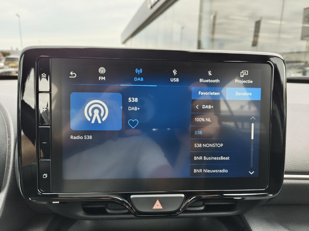 Toyota Yaris Cross 1.5 Hybrid 115 Active plus | Sensoren v/a | Draadloze Telefoonlader | Android Auto - Image 16