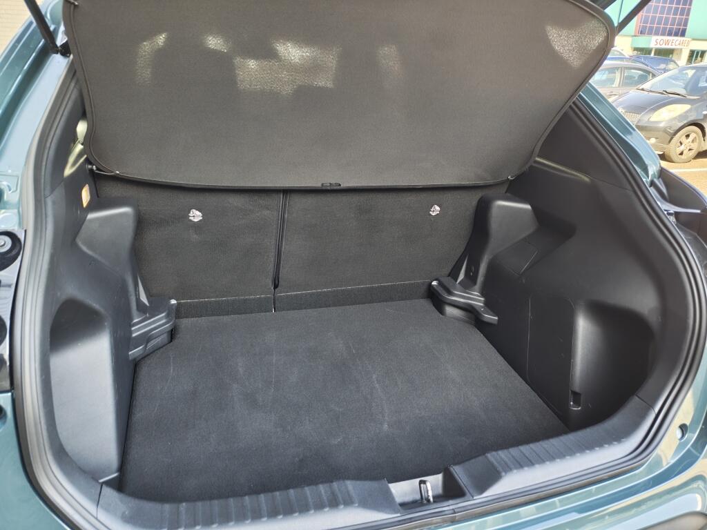 Toyota Yaris Cross 1.5 Hybrid 115 Dynamic | All-Season | Comfort Pack | Sensoren v/a | Android Auto - Image 32