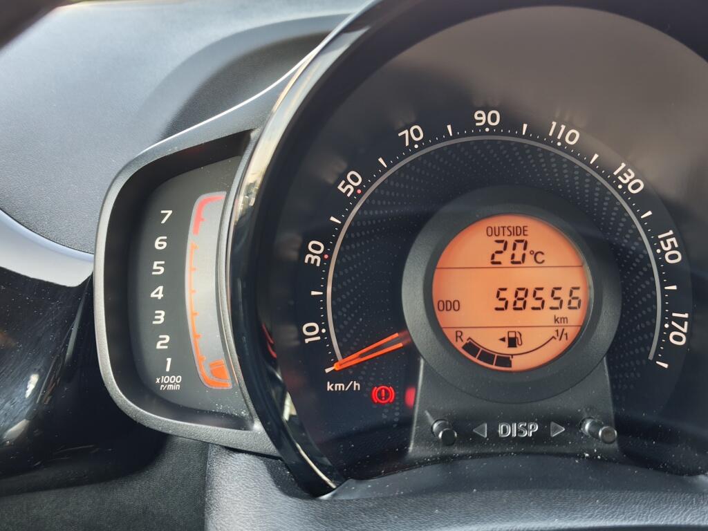 Toyota Aygo 1.0 VVT-i JBL | Android Auto, Apple Carplay | El. Climate |  Achteruitrijcamera - Image 10