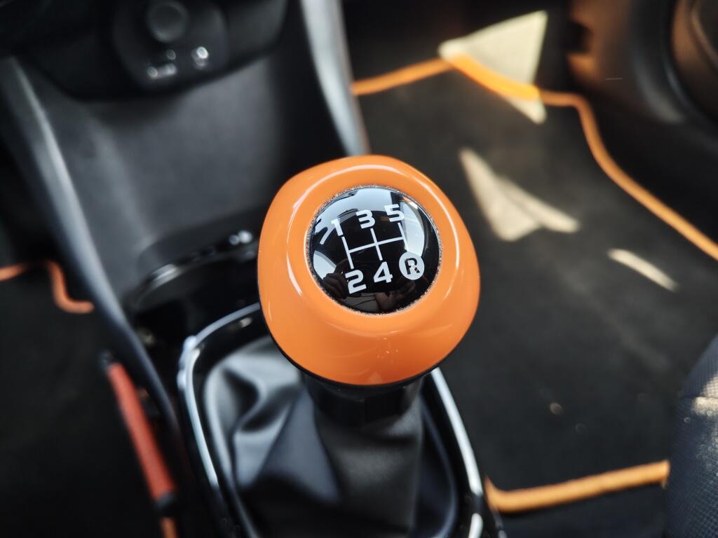 Toyota Aygo 1.0 VVT-i JBL | Android Auto, Apple Carplay | El. Climate |  Achteruitrijcamera - Image 20