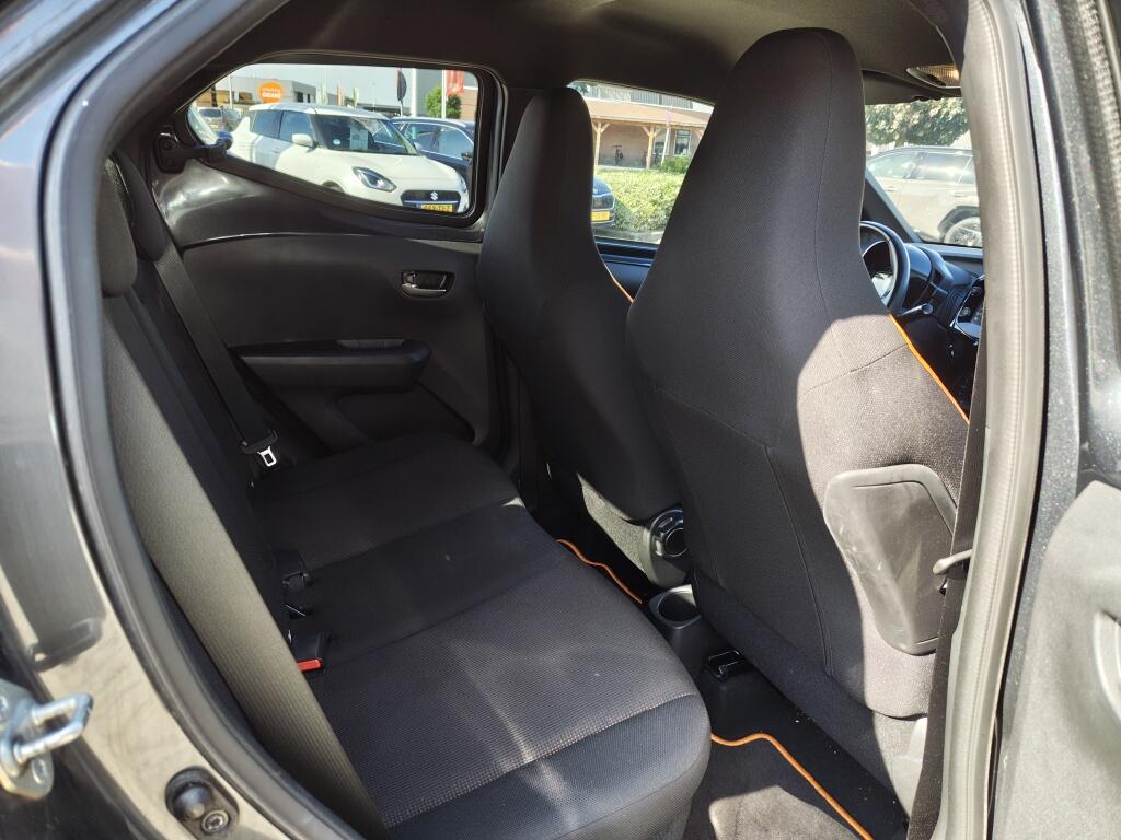 Toyota Aygo 1.0 VVT-i JBL | Android Auto, Apple Carplay | El. Climate |  Achteruitrijcamera - Image 26