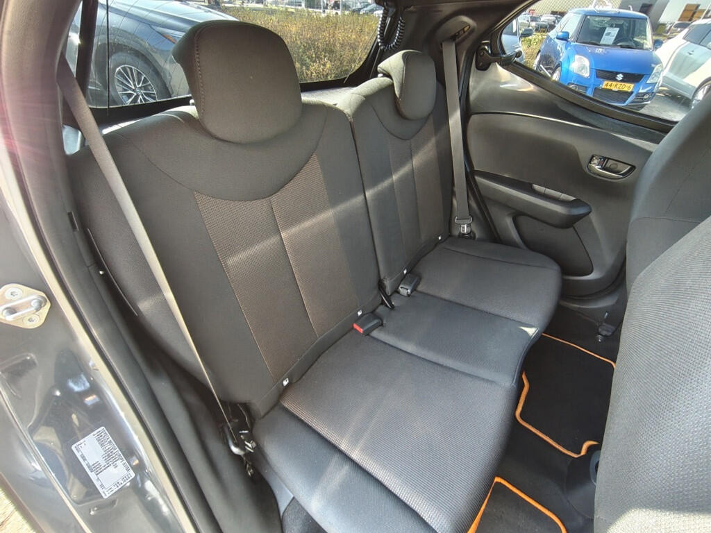 Toyota Aygo 1.0 VVT-i JBL | Android Auto, Apple Carplay | El. Climate |  Achteruitrijcamera - Image 27