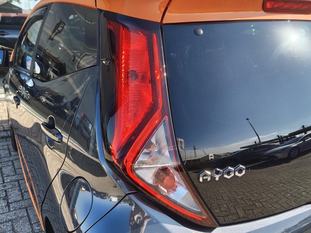 Toyota Aygo 1.0 VVT-i JBL | Android Auto, Apple Carplay | El. Climate |  Achteruitrijcamera - Image 31