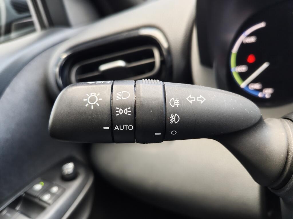 Toyota Yaris Cross 1.5 Hybrid Dynamic | NL Auto | Keyless Entry & Start | Android A - Image 16