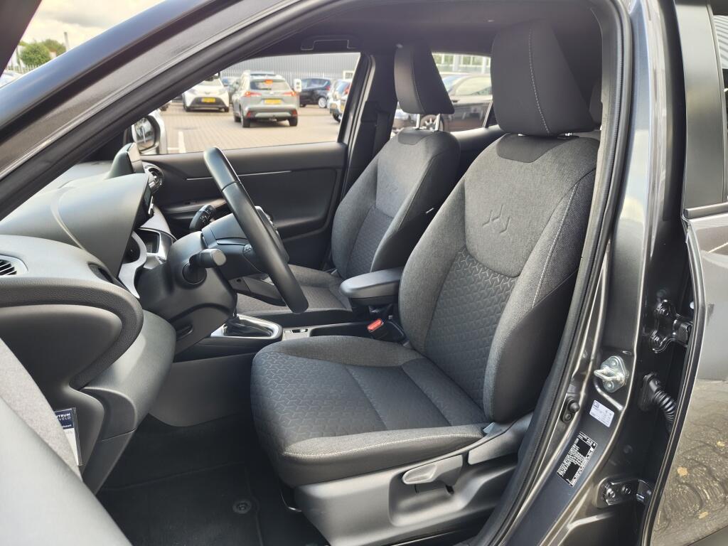 Toyota Yaris Cross 1.5 Hybrid Dynamic | NL Auto | Keyless Entry & Start | Android A - Image 32