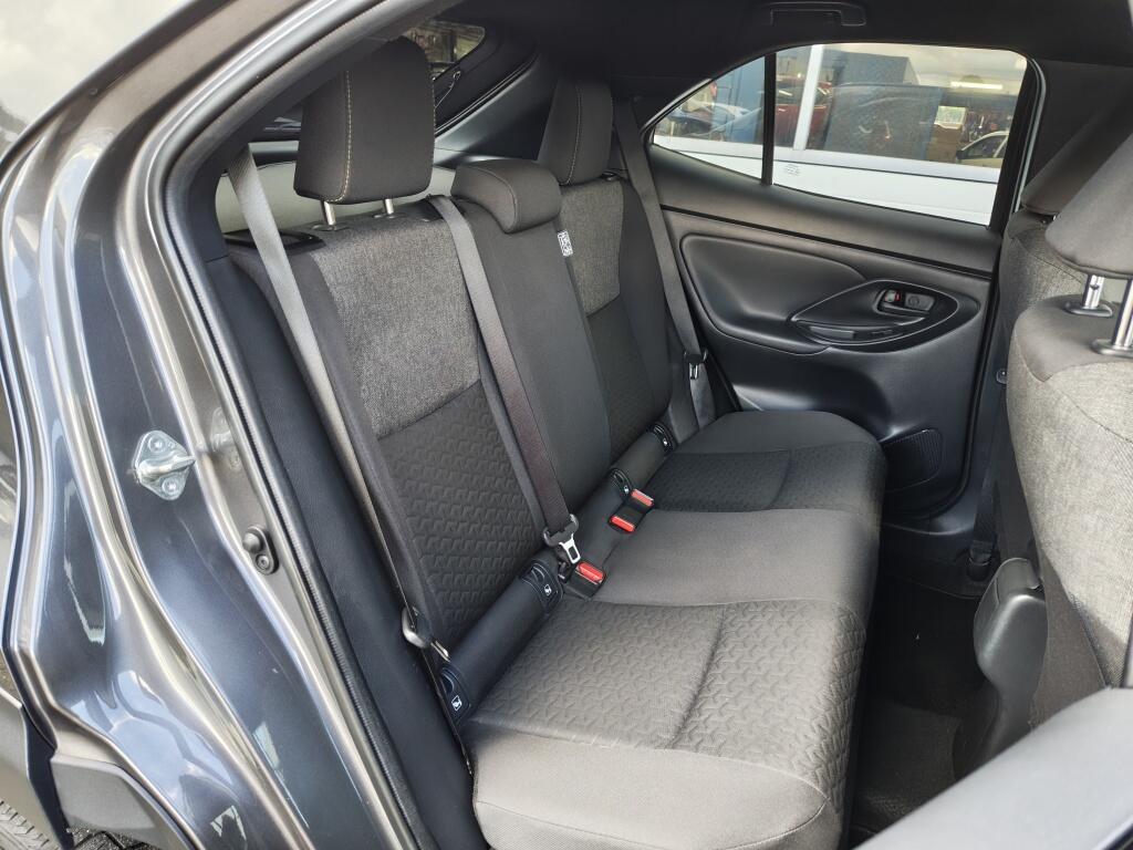 Toyota Yaris Cross 1.5 Hybrid Dynamic | NL Auto | Keyless Entry & Start | Android A - Image 35