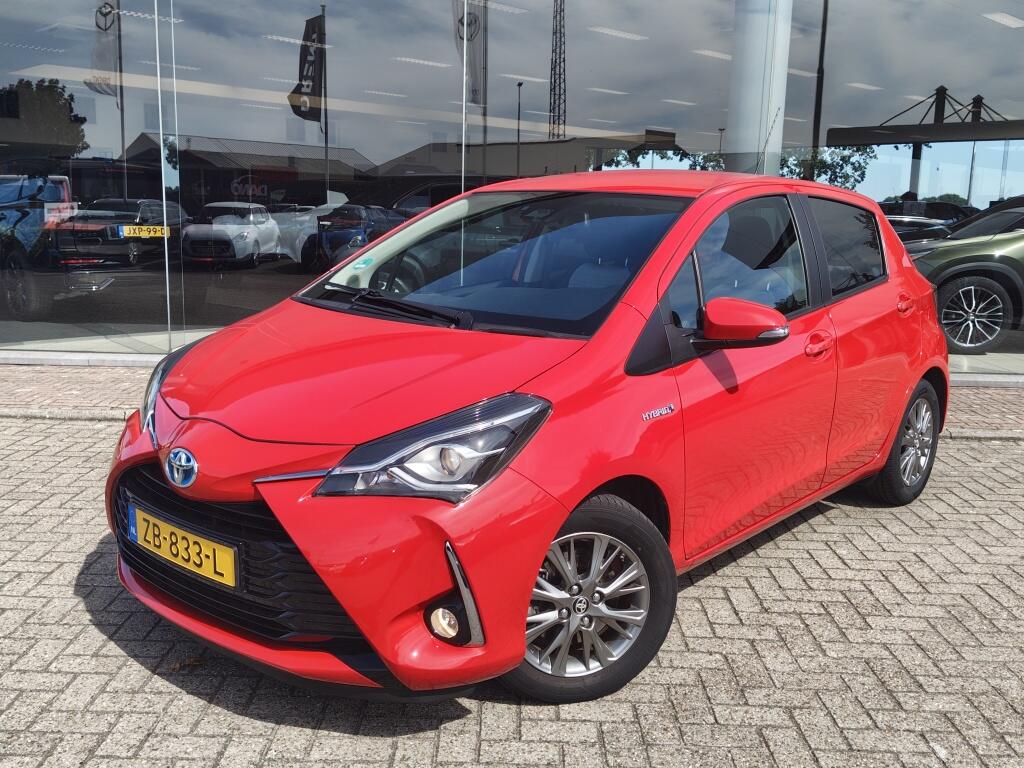Toyota Yaris 1.5 Hybrid Dynamic | NL Auto | Navi | Keyless Entry & Start | Cruise Control - Image 1