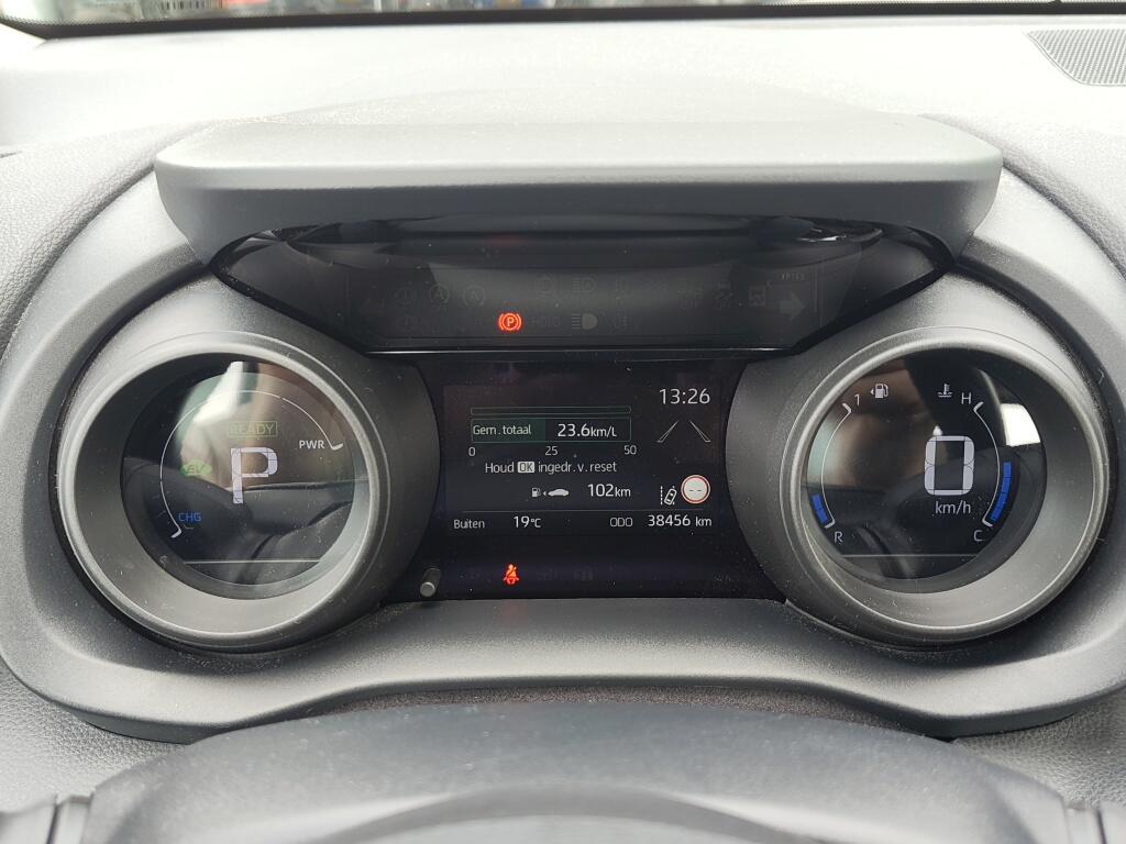 Toyota Yaris 1.5 Hybrid Dynamic | NL Auto | Keyless Entry & Start | Android Auto - Image 10