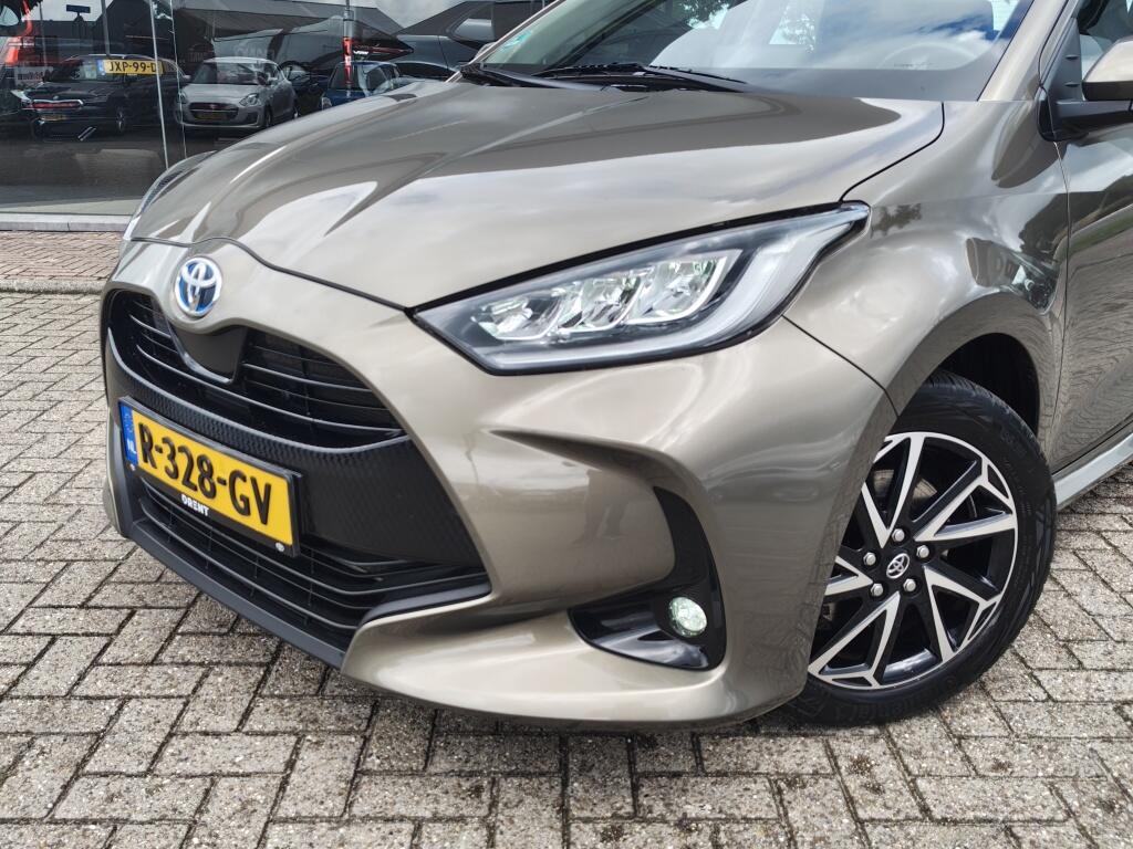 Toyota Yaris 1.5 Hybrid Dynamic | NL Auto | Keyless Entry & Start | Android Auto - Image 2