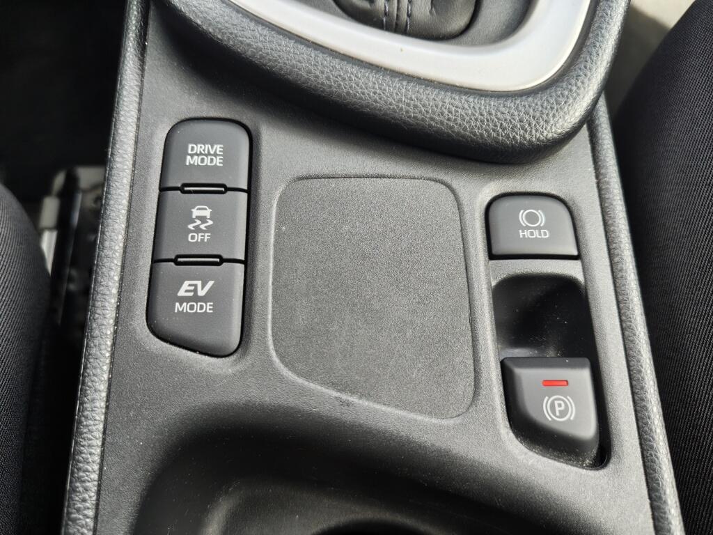 Toyota Yaris 1.5 Hybrid Dynamic | NL Auto | Keyless Entry & Start | Android Auto - Image 21