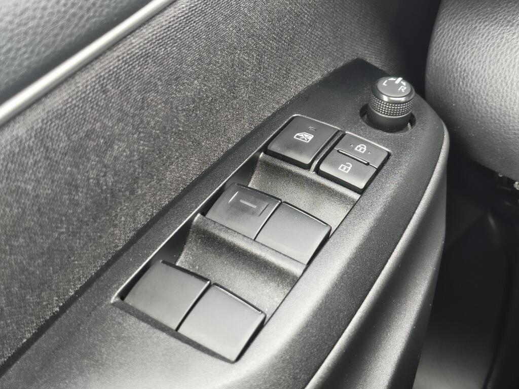 Toyota Yaris 1.5 Hybrid Dynamic | NL Auto | Keyless Entry & Start | Android Auto - Image 22