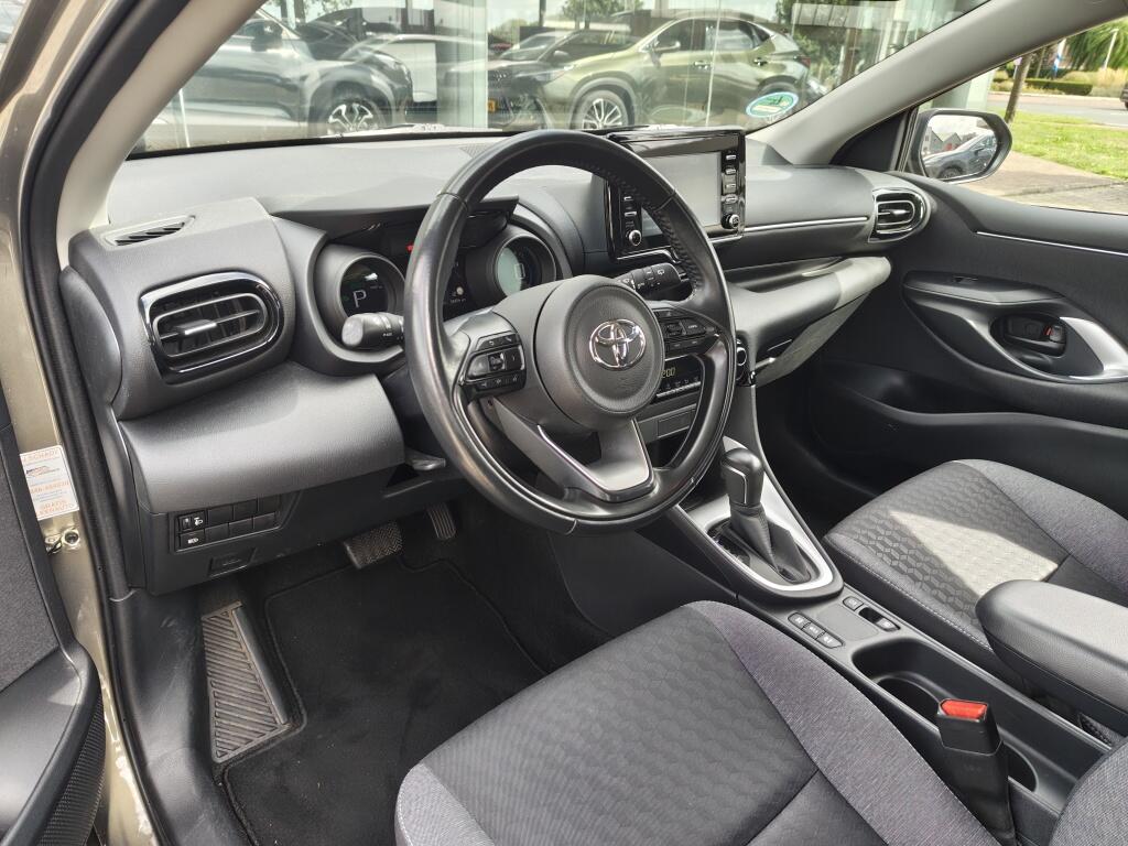 Toyota Yaris 1.5 Hybrid Dynamic | NL Auto | Keyless Entry & Start | Android Auto - Image 25