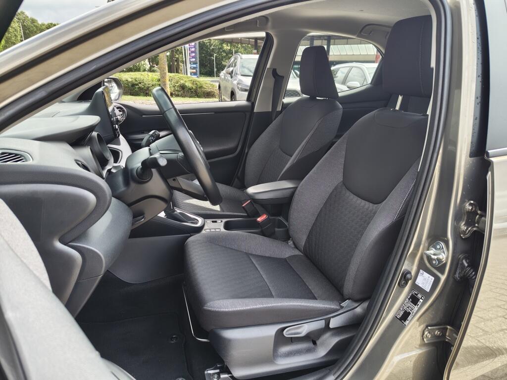 Toyota Yaris 1.5 Hybrid Dynamic | NL Auto | Keyless Entry & Start | Android Auto - Image 26