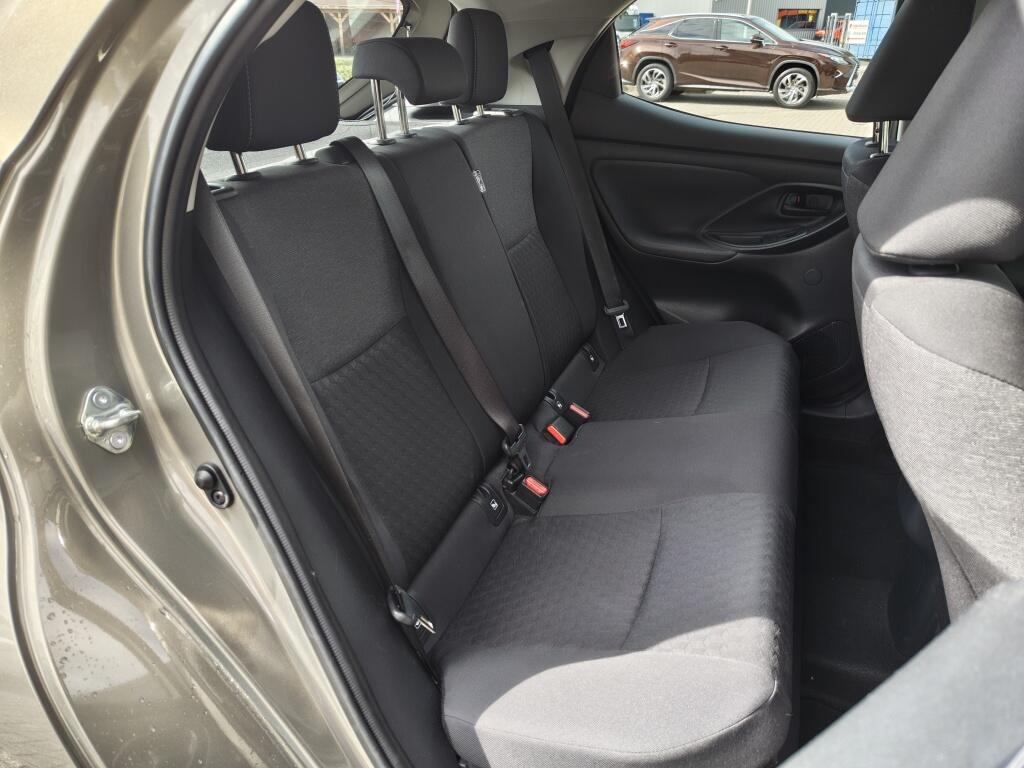 Toyota Yaris 1.5 Hybrid Dynamic | NL Auto | Keyless Entry & Start | Android Auto - Image 29