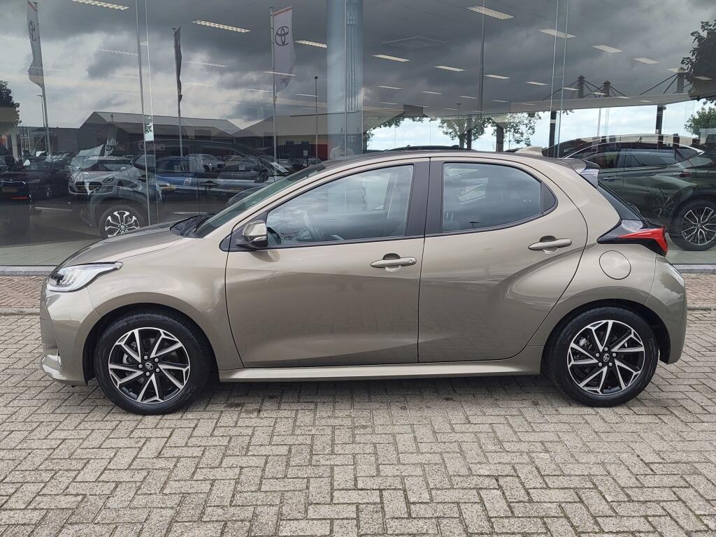 Toyota Yaris 1.5 Hybrid Dynamic | NL Auto | Keyless Entry & Start | Android Auto - Image 3