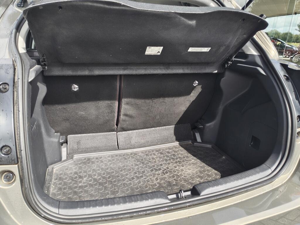 Toyota Yaris 1.5 Hybrid Dynamic | NL Auto | Keyless Entry & Start | Android Auto - Image 30