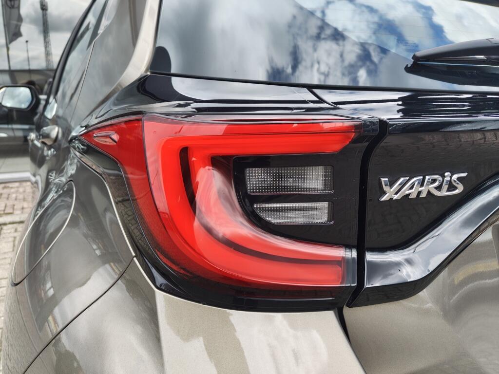 Toyota Yaris 1.5 Hybrid Dynamic | NL Auto | Keyless Entry & Start | Android Auto - Image 33