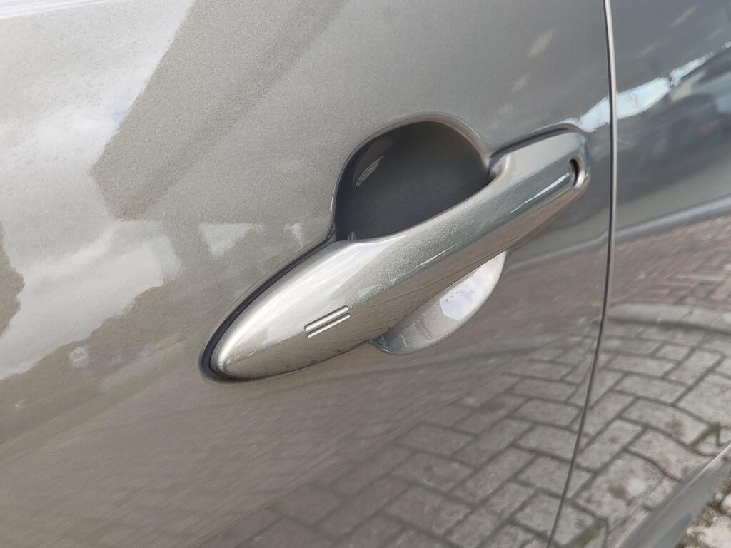 Toyota Yaris 1.5 Hybrid Dynamic | NL Auto | Keyless Entry & Start | Android Auto - Image 35