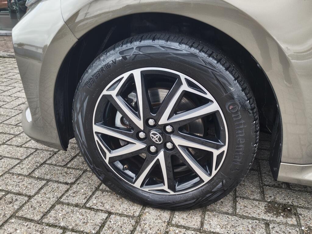 Toyota Yaris 1.5 Hybrid Dynamic | NL Auto | Keyless Entry & Start | Android Auto - Image 36