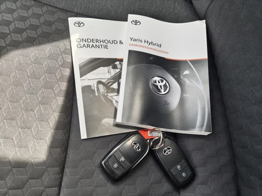 Toyota Yaris 1.5 Hybrid Dynamic | NL Auto | Keyless Entry & Start | Android Auto - Image 38