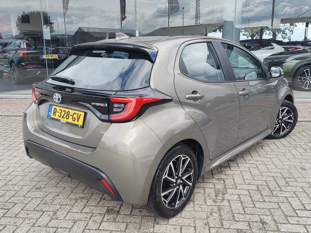Toyota Yaris 1.5 Hybrid Dynamic | NL Auto | Keyless Entry & Start | Android Auto - Image 4