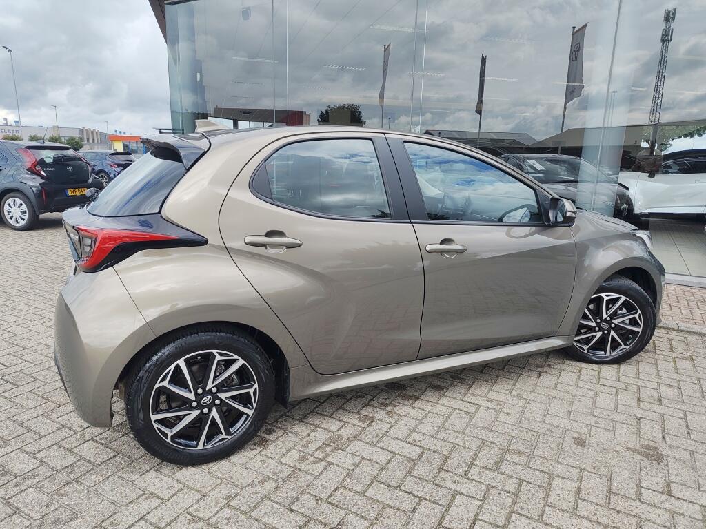 Toyota Yaris 1.5 Hybrid Dynamic | NL Auto | Keyless Entry & Start | Android Auto - Image 5