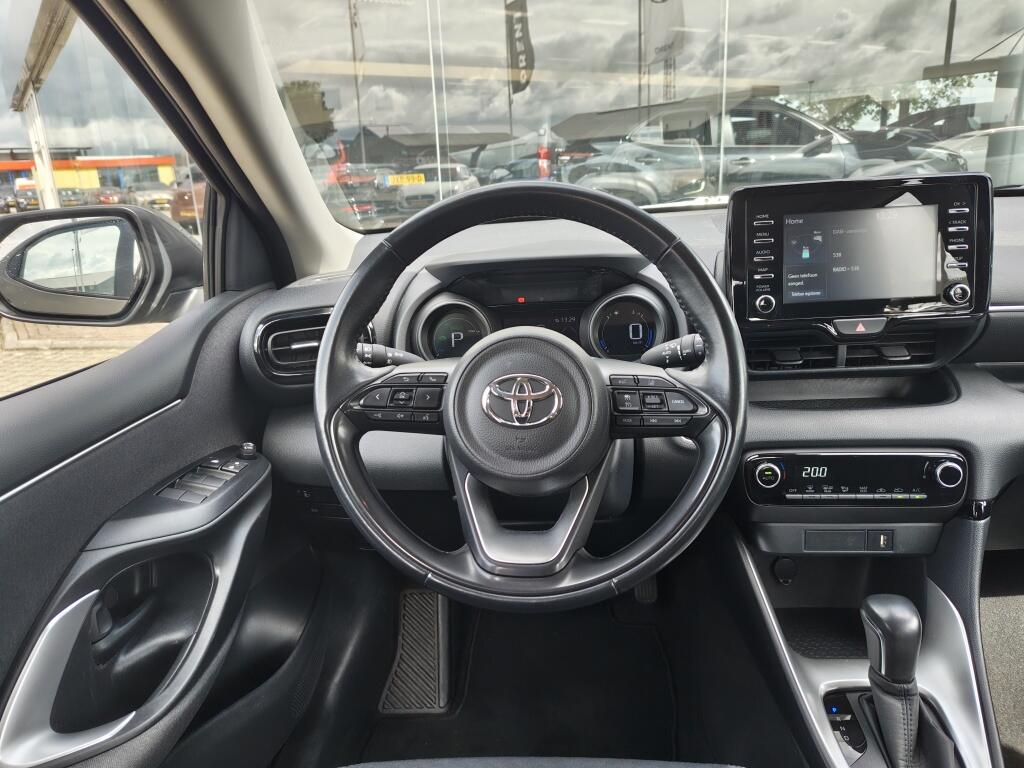 Toyota Yaris 1.5 Hybrid Dynamic | NL Auto | Keyless Entry & Start | Android Auto - Image 8