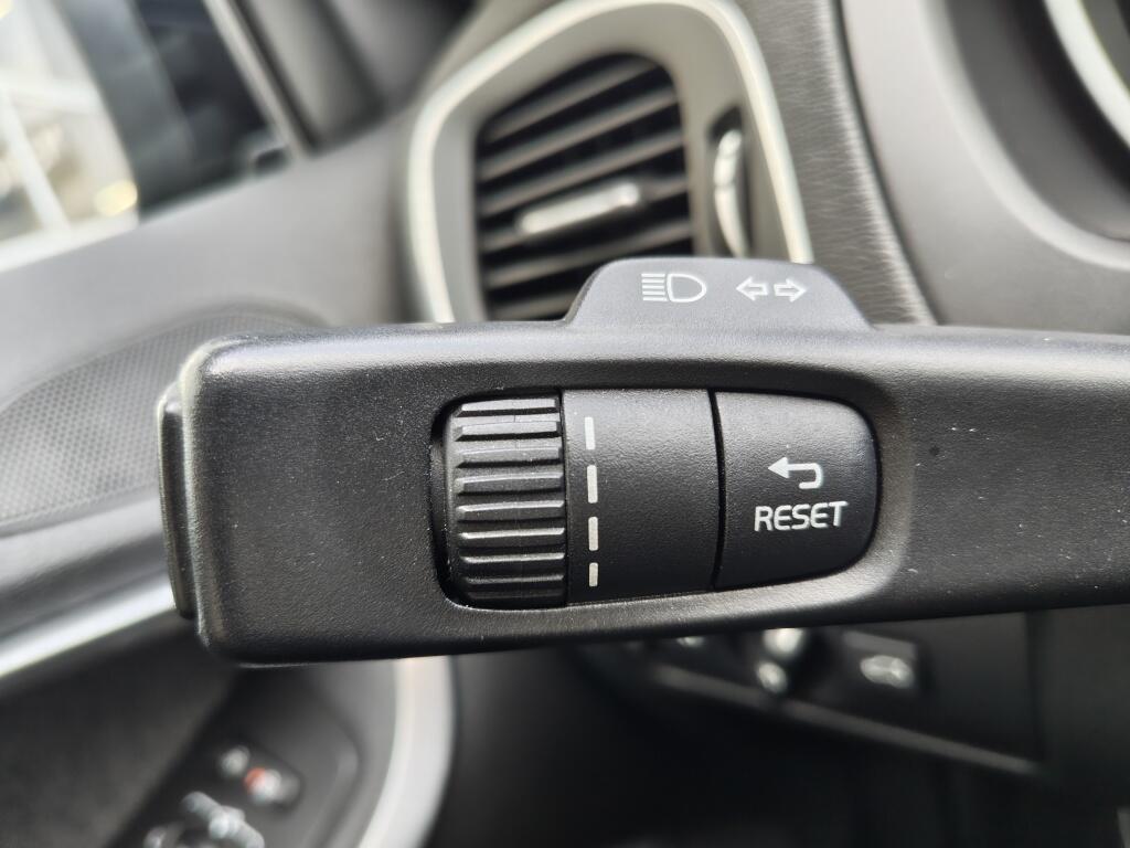 Volvo V40 Cross Country 1.5 T3 Summum | Trekhaak | Stoelverwarming | Navi | Sensoren - Image 12