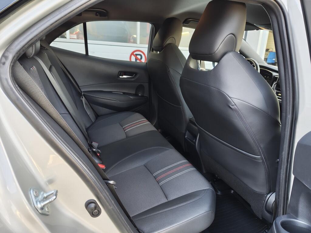 Toyota Corolla 2.0 Hybrid GR-Sport | Bi-Tone | Stoelverwarming | Half Leder | Sensoren v/a - Image 30