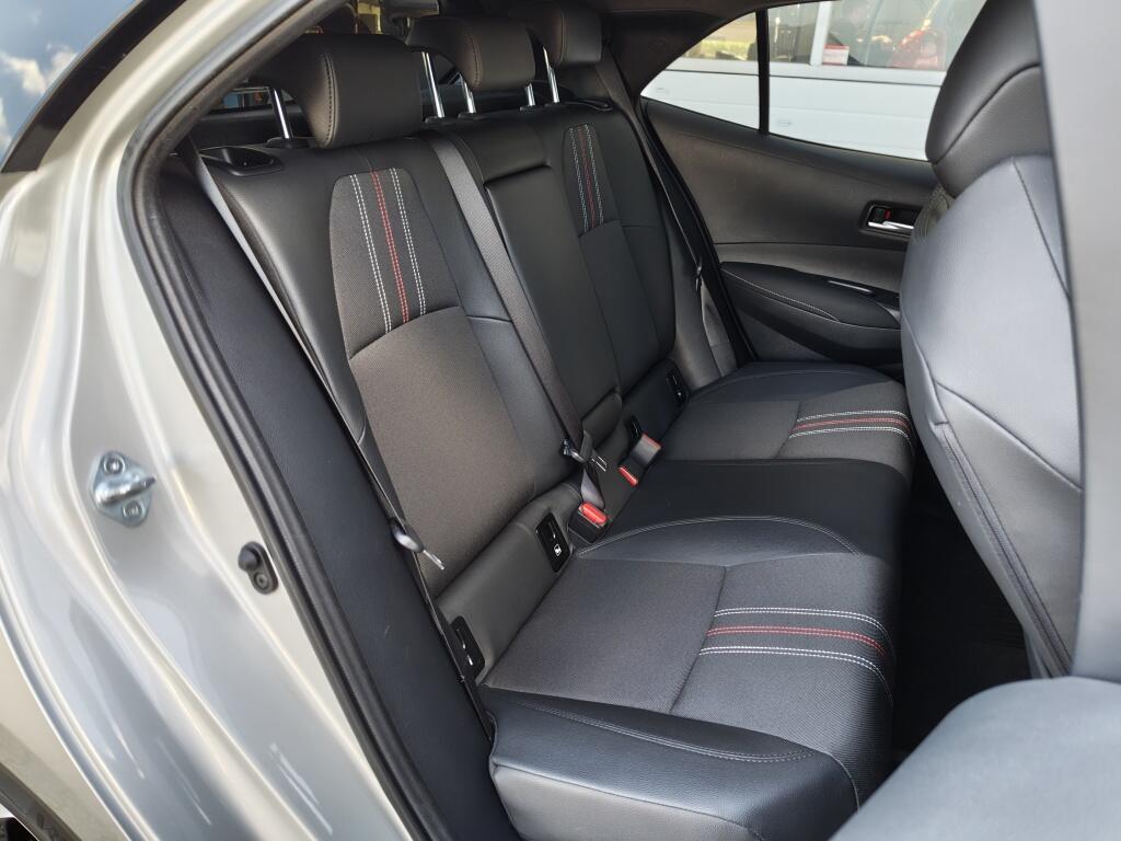Toyota Corolla 2.0 Hybrid GR-Sport | Bi-Tone | Stoelverwarming | Half Leder | Sensoren v/a - Image 31