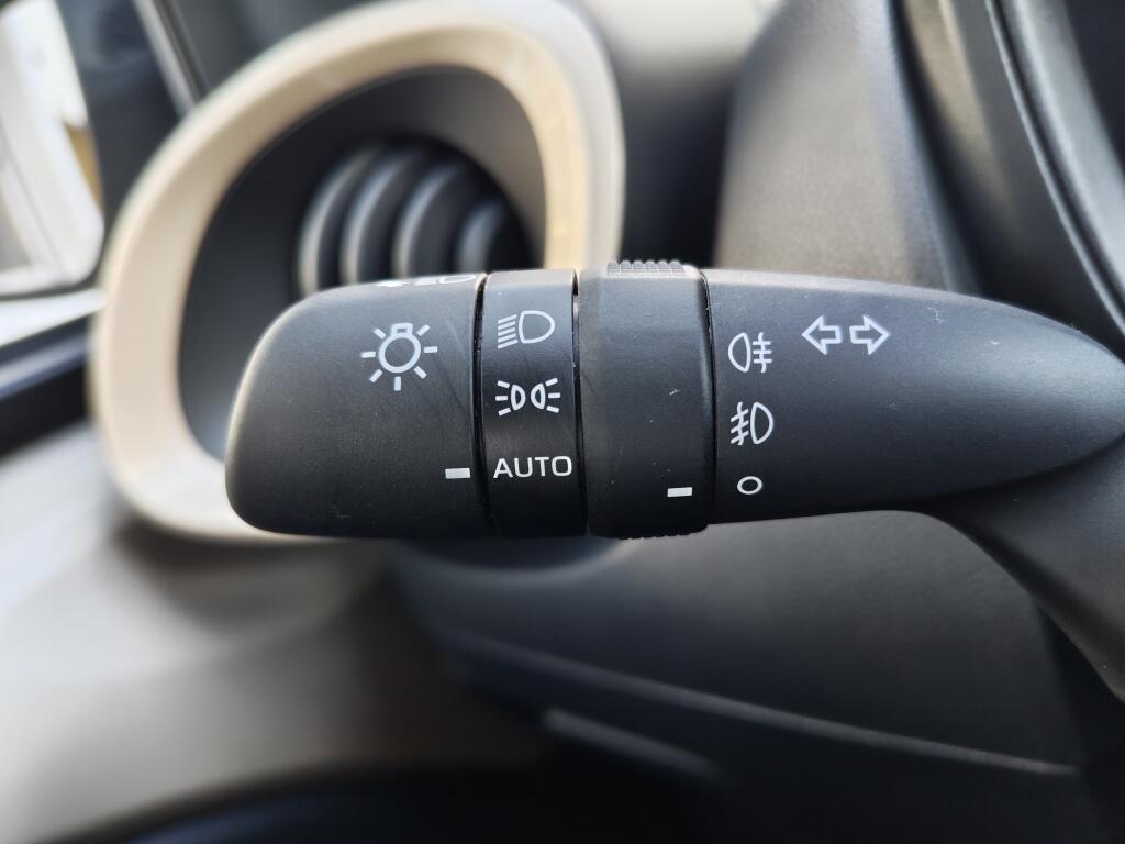 Toyota Aygo X 1.0 VVT-i S-CVT Envy | Stoelverwarming | All Seasons | Android Auto - Image 11