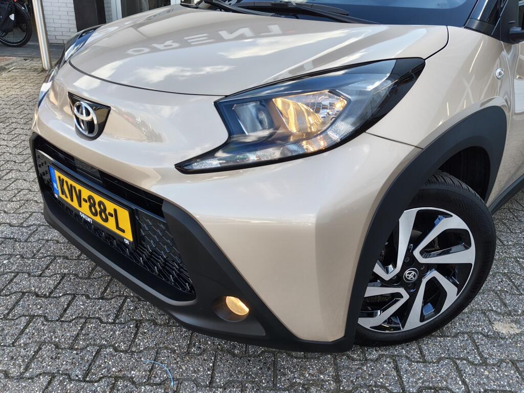 Toyota Aygo X 1.0 VVT-i S-CVT Envy | Stoelverwarming | All Seasons | Android Auto - Image 2