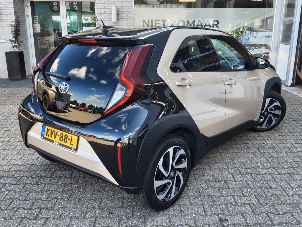 Toyota Aygo X 1.0 VVT-i S-CVT Envy | Stoelverwarming | All Seasons | Android Auto - Image 4
