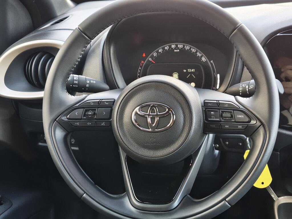 Toyota Aygo X 1.0 VVT-i S-CVT Envy | Stoelverwarming | All Seasons | Android Auto - Image 9