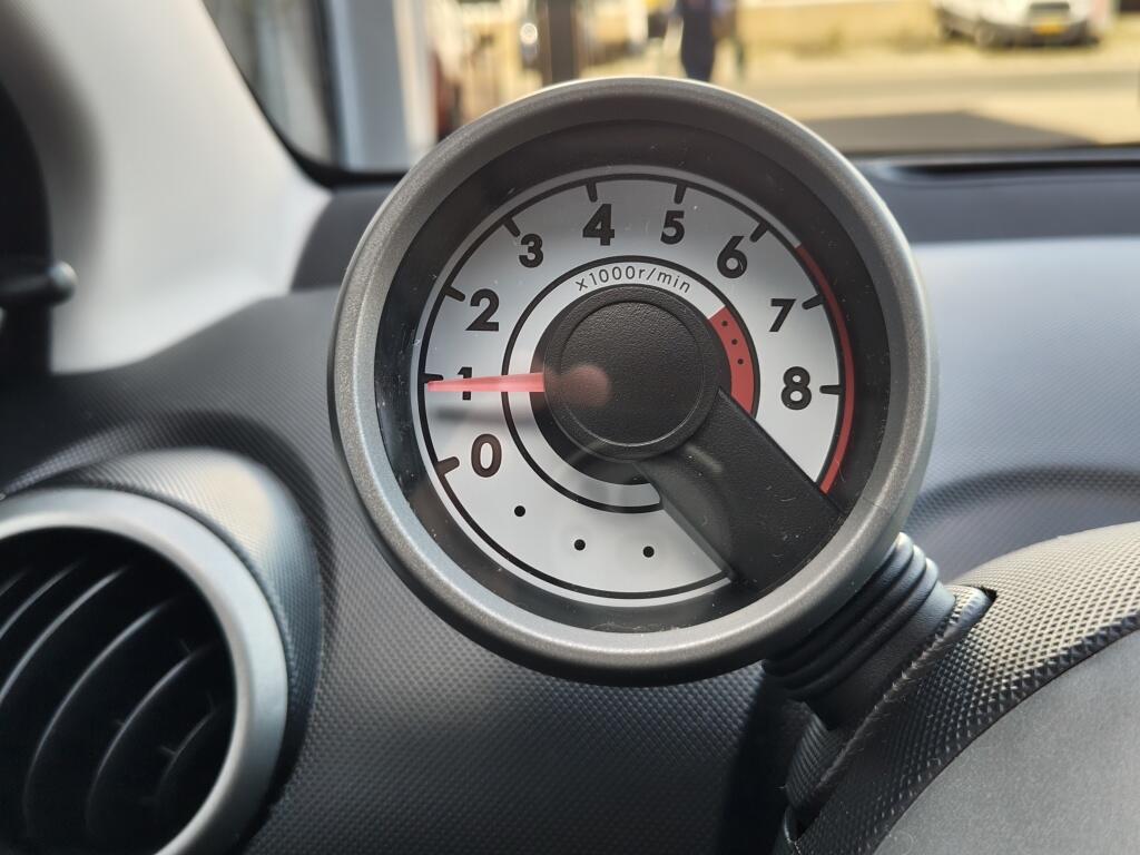 Peugeot 107 1.0 Access Accent | Toerenteller | Airco | Radio | Parrot Bluetooth - Image 10