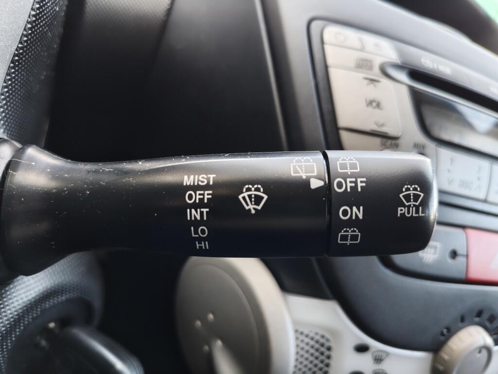 Peugeot 107 1.0 Access Accent | Toerenteller | Airco | Radio | Parrot Bluetooth - Image 13