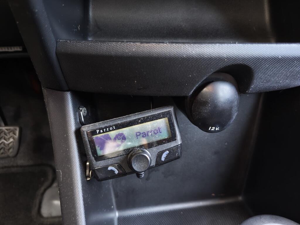 Peugeot 107 1.0 Access Accent | Toerenteller | Airco | Radio | Parrot Bluetooth - Image 16