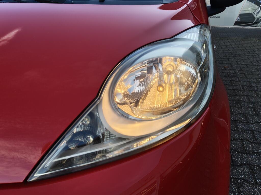 Peugeot 107 1.0 Access Accent | Toerenteller | Airco | Radio | Parrot Bluetooth - Image 26