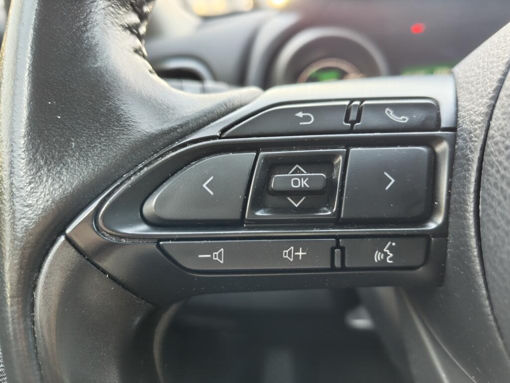 Toyota Yaris 1.5 Hybrid Dynamic | All season | Navi | Apple CarPlay/Android auto | - Image 13