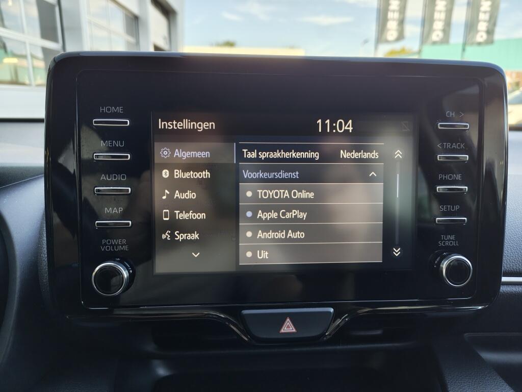 Toyota Yaris 1.5 Hybrid Dynamic | All season | Navi | Apple CarPlay/Android auto | - Image 17