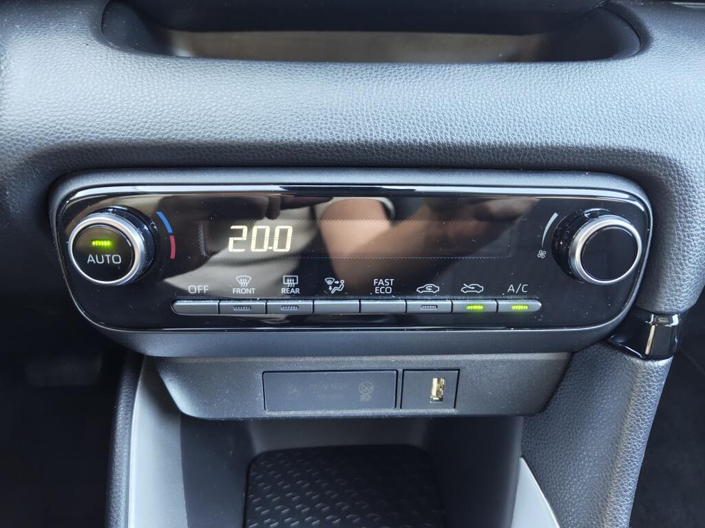 Toyota Yaris 1.5 Hybrid Dynamic | All season | Navi | Apple CarPlay/Android auto | - Image 19