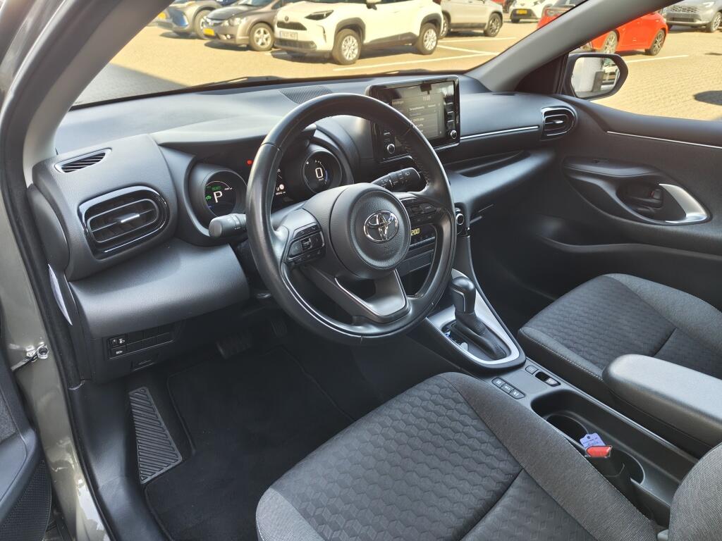 Toyota Yaris 1.5 Hybrid Dynamic | All season | Navi | Apple CarPlay/Android auto | - Image 25
