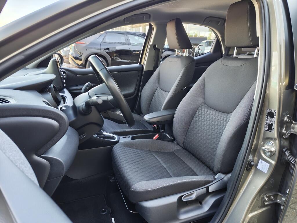 Toyota Yaris 1.5 Hybrid Dynamic | All season | Navi | Apple CarPlay/Android auto | - Image 26