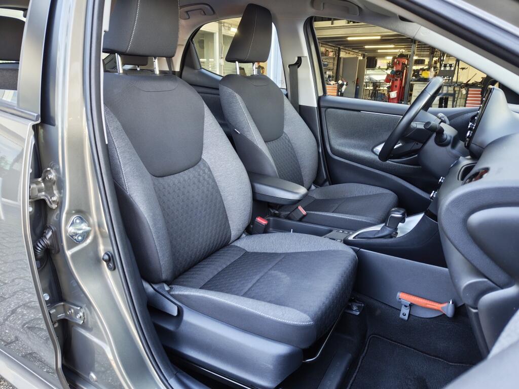 Toyota Yaris 1.5 Hybrid Dynamic | All season | Navi | Apple CarPlay/Android auto | - Image 27