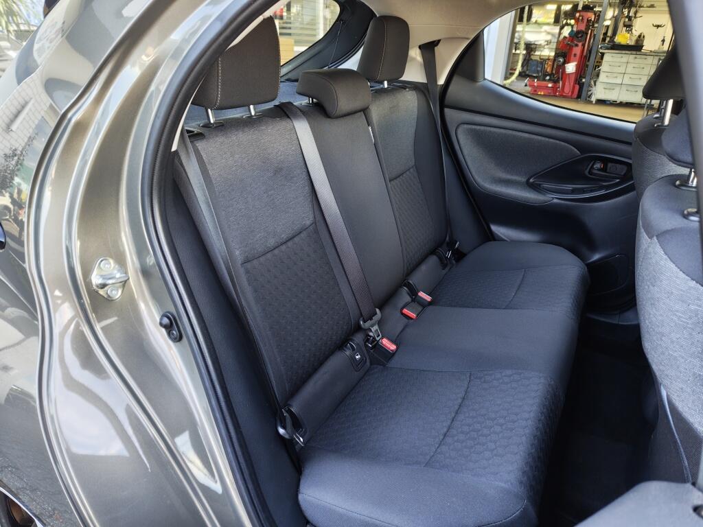Toyota Yaris 1.5 Hybrid Dynamic | All season | Navi | Apple CarPlay/Android auto | - Image 29